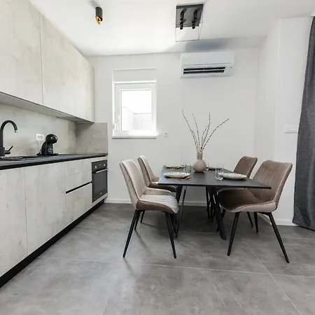 Antico * 特罗吉尔