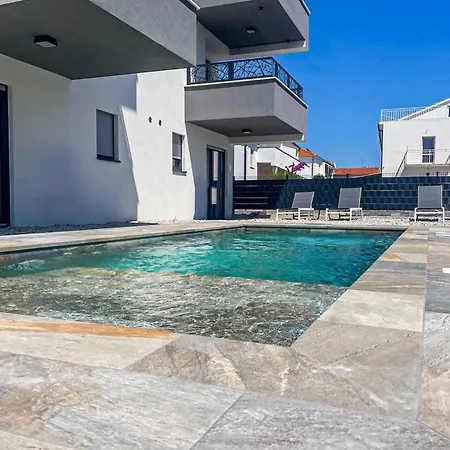 Antico * 特罗吉尔