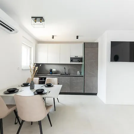 Antico * 特罗吉尔