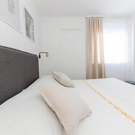 Antico * 特罗吉尔